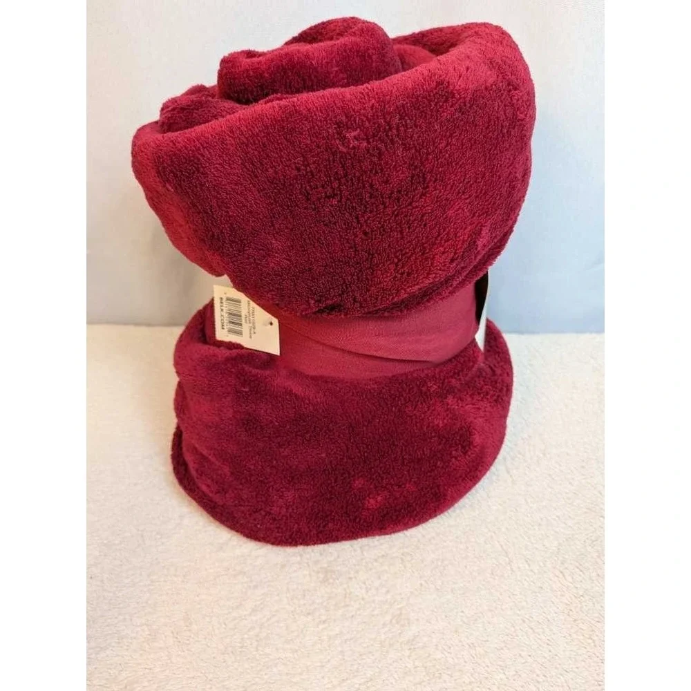 Home Accents Microplush Throw Blanket Red 50x70 Cozy Soft Warm‎